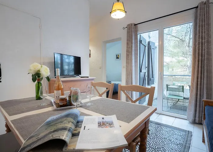Apartment Les Jardins D'azur-2 By Interhome Saint-Raphael (Var)